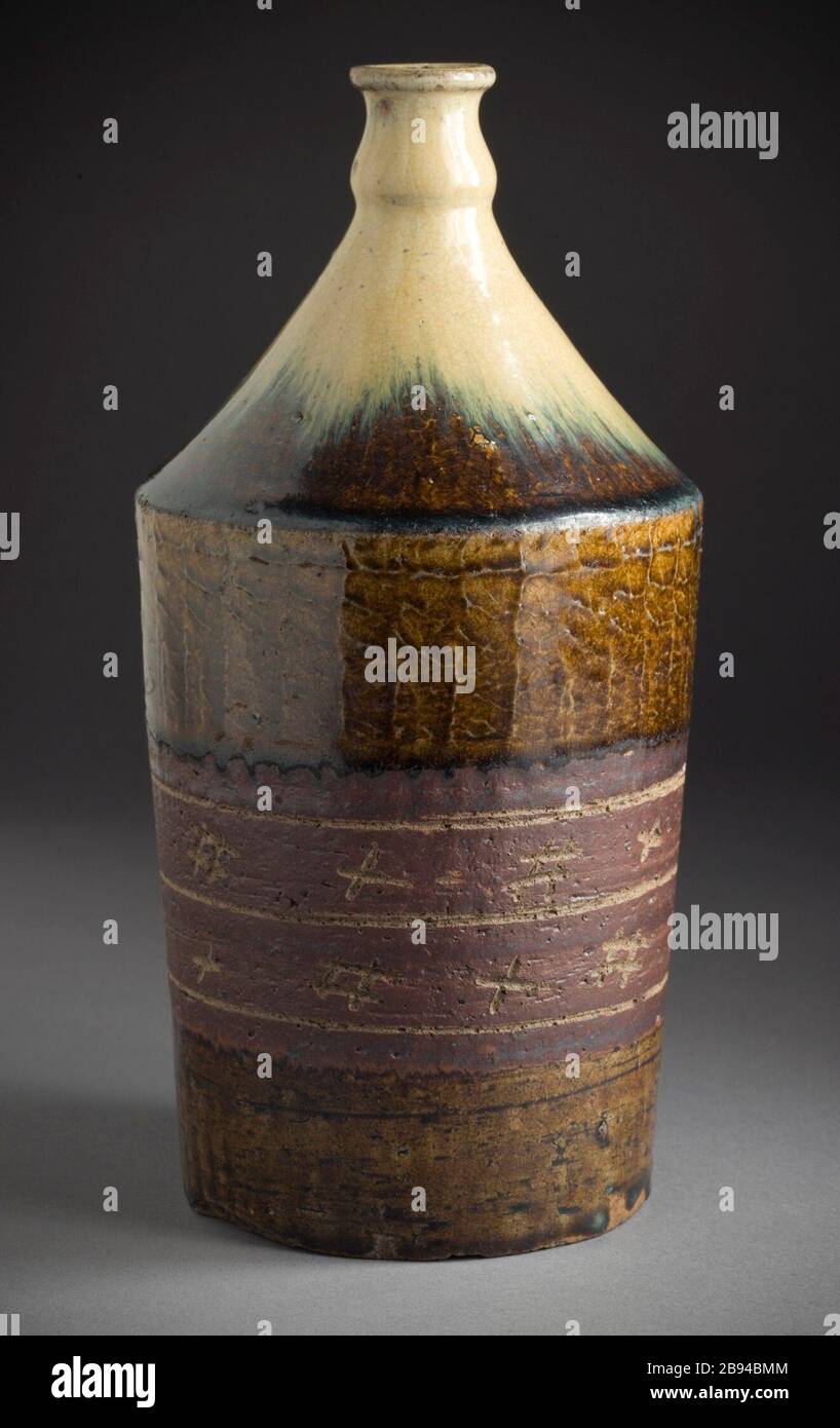 Make botella (tokkuri); Inglés: Japón, a principios del siglo XIX el título  alternativo: Muebles Tokkuri; Accesorios Agano ware; gres con esmaltes  blanco y marrón 10 3/8 x 5 1/2 in. (26.35 x