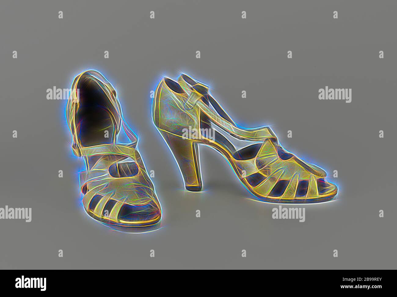 Par de zapatos de mujer sandalia con open toe en piel dorada, ocho bandas  en forma de lanza que conecte el lenguado con la cubierta frontal, Mujeres  Zapato o open-toe sandalia de