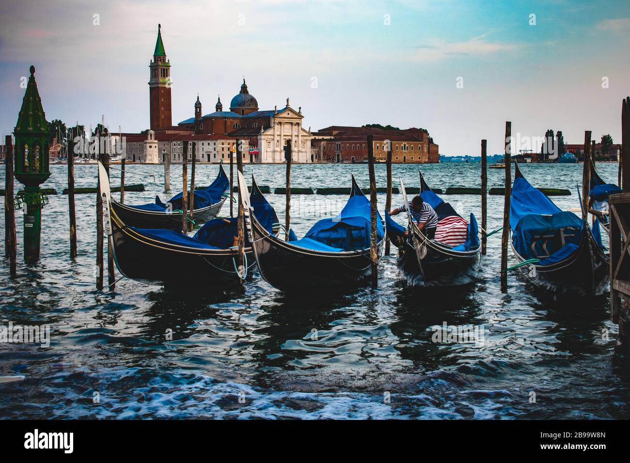 Paseos en góndola venecianos, Venecia, Italia, Europa Foto de stock