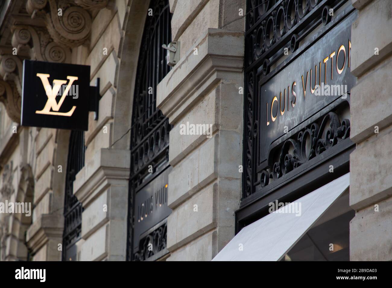 Logo De Louis Vuitton Y Letras Signo De Tienda Marca De Lujo