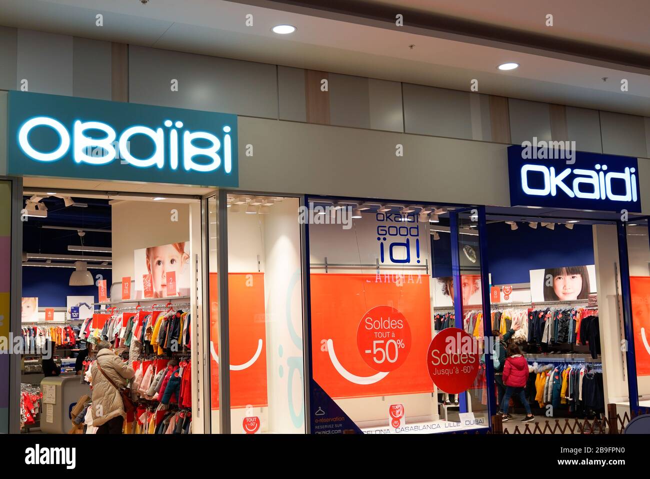 Burdeos , Aquitania / Francia - 01 22 2020 : Okaidi obaibi logotipo tienda  cadena de ropa niños Okaïdi tienda obaïbi Fotografía de stock - Alamy