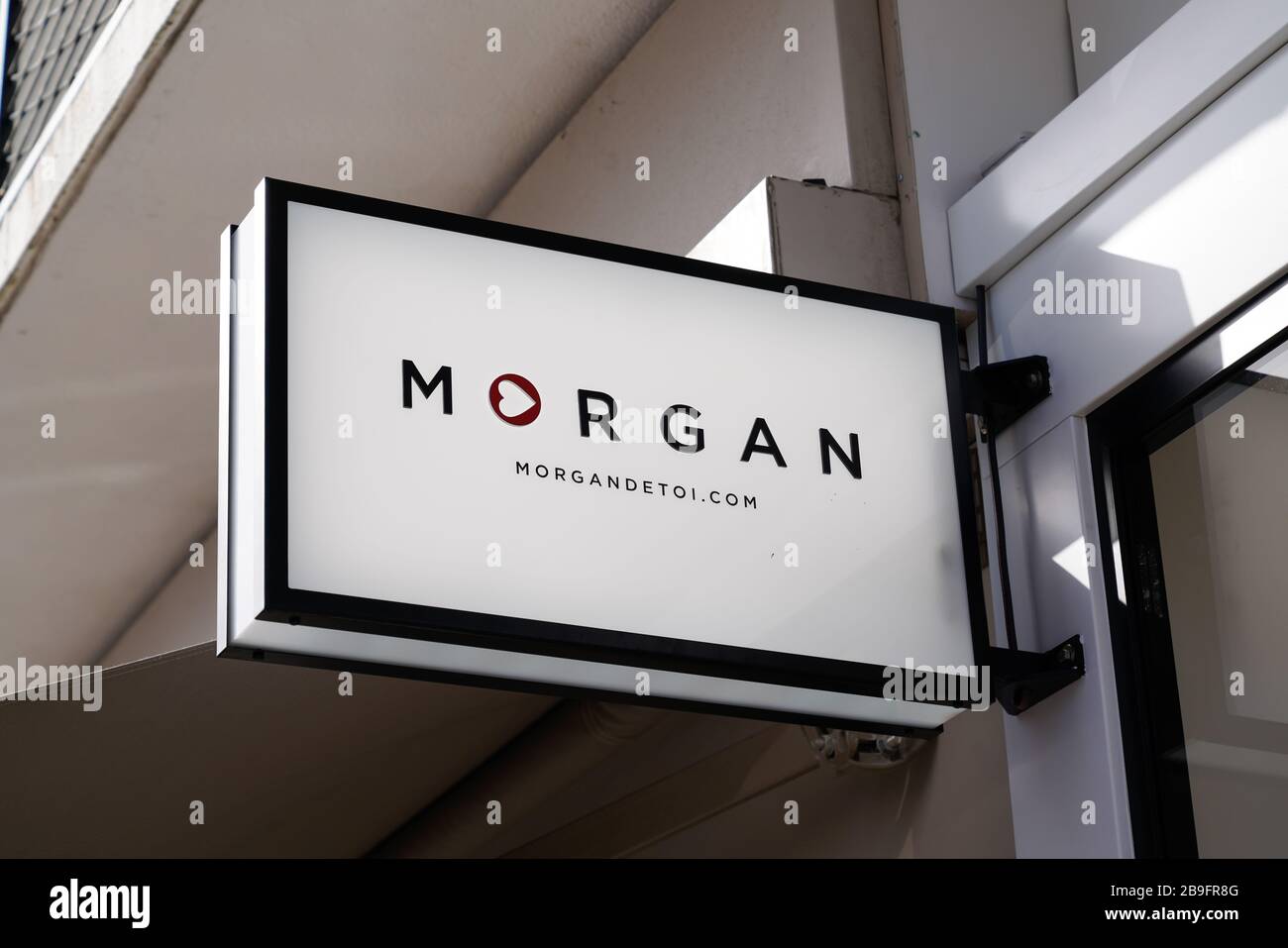 Cintura Intento Imitación Burdeos , Aquitania / Francia - 02 15 2020 : Morgan tienda logotipo Marca  tienda signo en la calle ropa mujeres empresa francesa Fotografía de stock  - Alamy