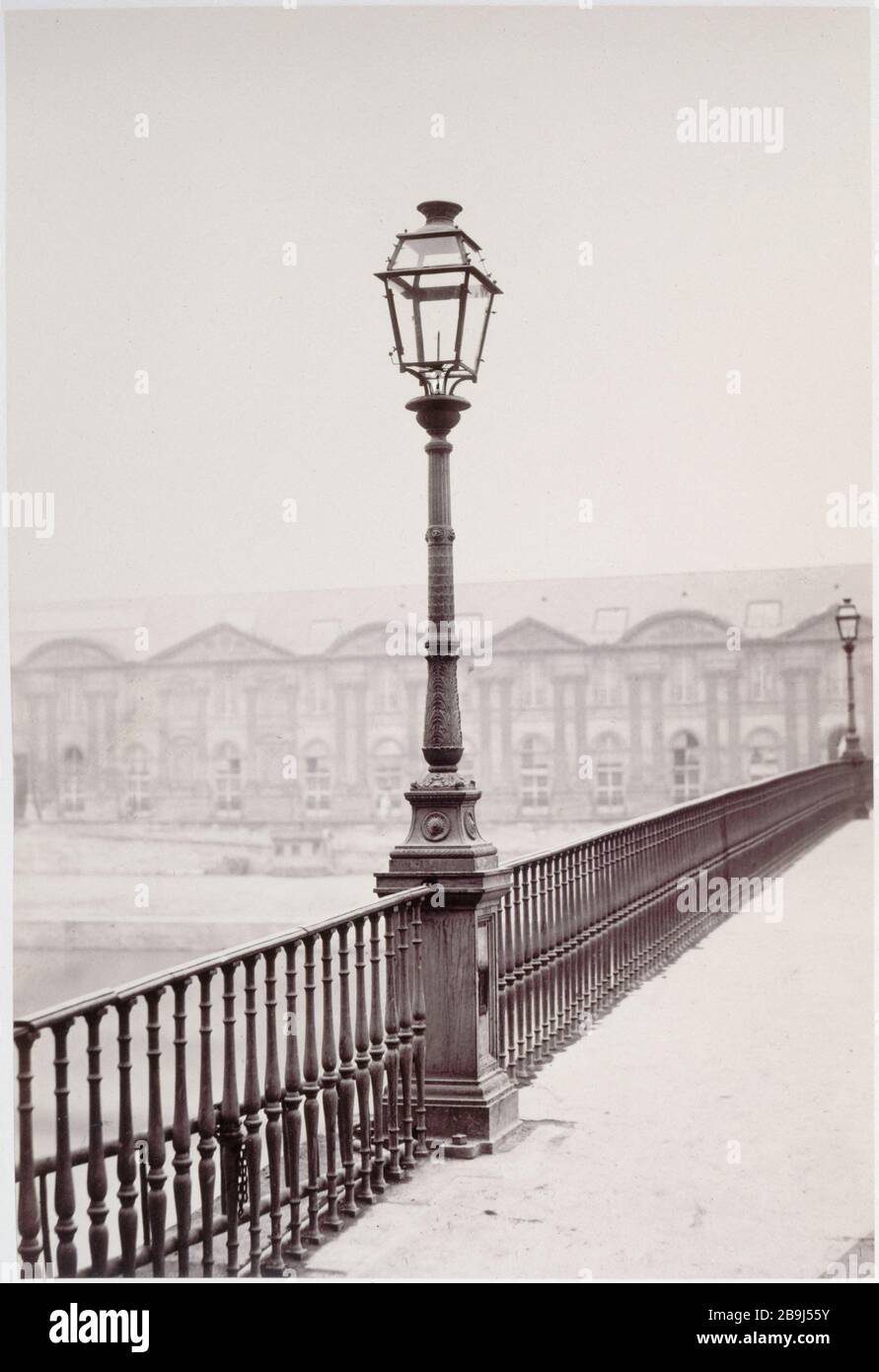 MOBILIARIO DE ÁLBUM 'Album mobilier urbain : Pont du Carrousel, réverbère. París (Ier arr.), vers. 1865. Fotografía de Charles Marville (1813-1879). París, musée Carnavalet. Foto de stock
