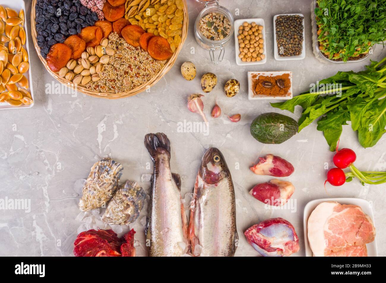 Variedad de alimentos que contienen zinc (minerales) , fuentes naturales de  minerales, estilo de vida saludable y nutrición Fotografía de stock - Alamy