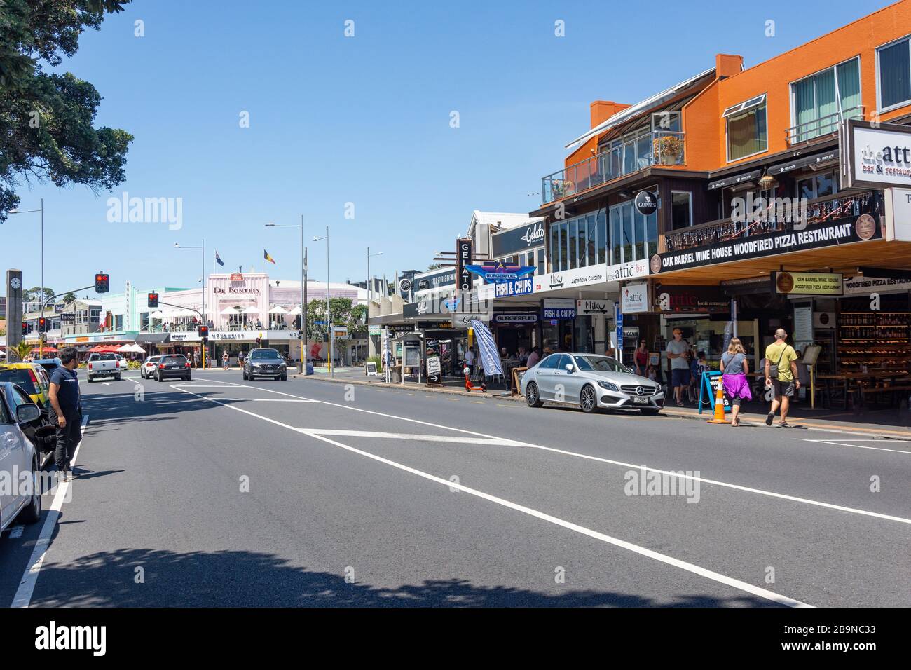 Tiendas y restaurantes, Tamaki Drive, Mission Bay, Auckland, Nueva Zelanda Foto de stock