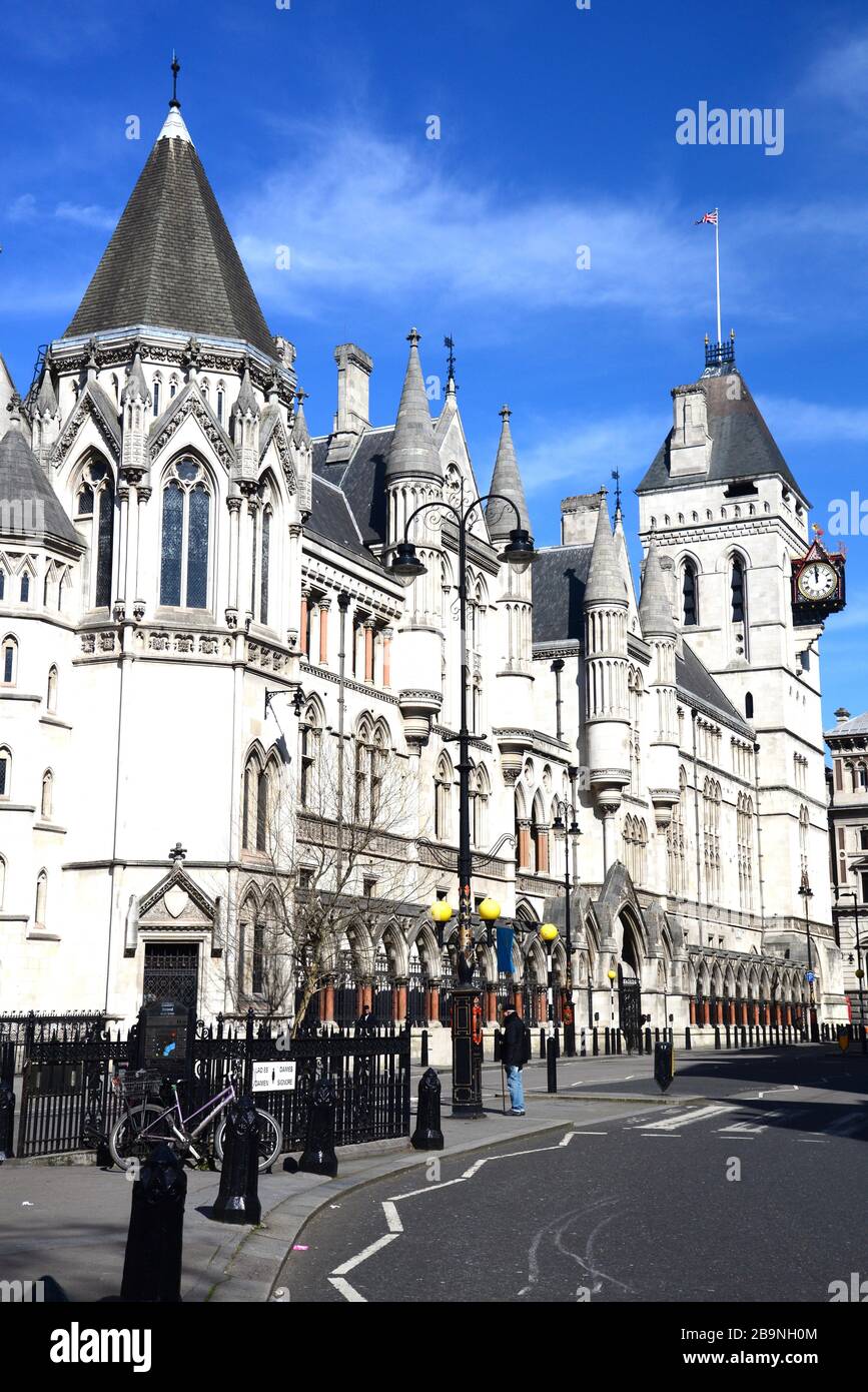 Los Tribunales reales de Justicia, Londres el día antes de la encierro debido a la pandemia de Coronavirus de 2020 Foto de stock