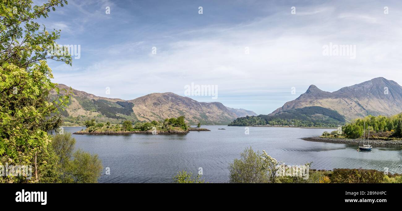 Vista panorámica del lago Leven y Eilean Munde, Highlands, Escocia, Reino Unido Foto de stock