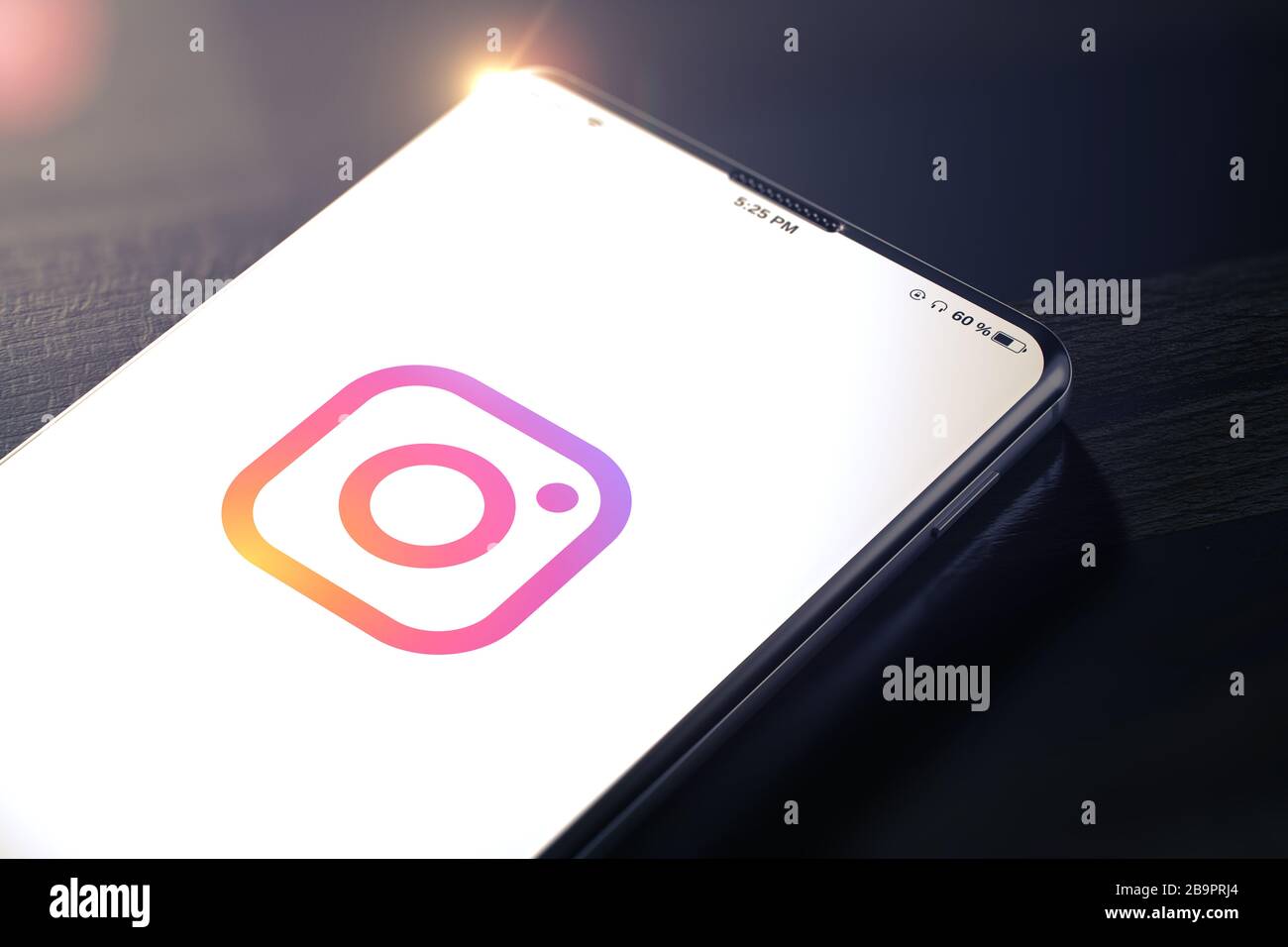 KIEV, UCRANIA-ENERO de 2020: Instagram en Smart Phone pantalla. Los medios sociales son la herramienta más popular para la comunicación entre las personas en Internet. Concepto Instagram. 3D. Foto de stock