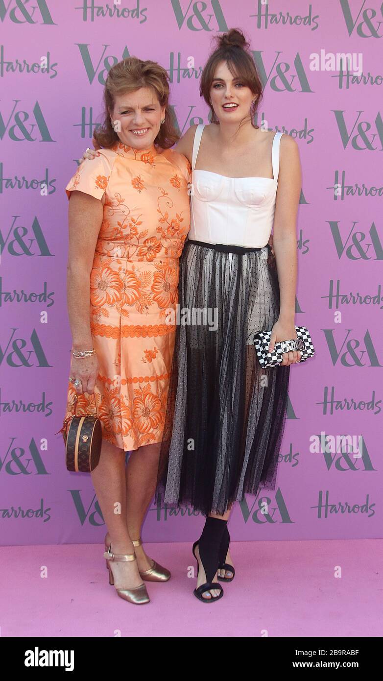 20-jun-2018 - Londres, Inglaterra, Reino Unido - V&A Summer Party 2018, Victoria and Albert Museum Photo Shows: Lady Violet Manners and Emma Manners, Duch Foto de stock