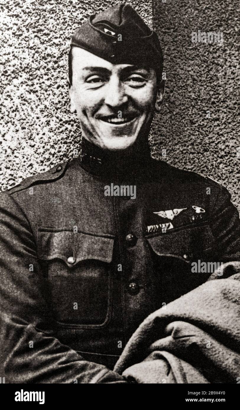 Un retrato de Edward Vernon (Eddie) Rickenbacker (1890-1973), un as luchador estadounidense en la primera Guerra Mundial y ganador de la Medalla de honor. Con 26 victorias aéreas, fue el más exitoso as luchador de los Estados Unidos en la guerra. También fue considerado haber recibido el mayor número de premios por valor de un estadounidense durante la guerra. Foto de stock