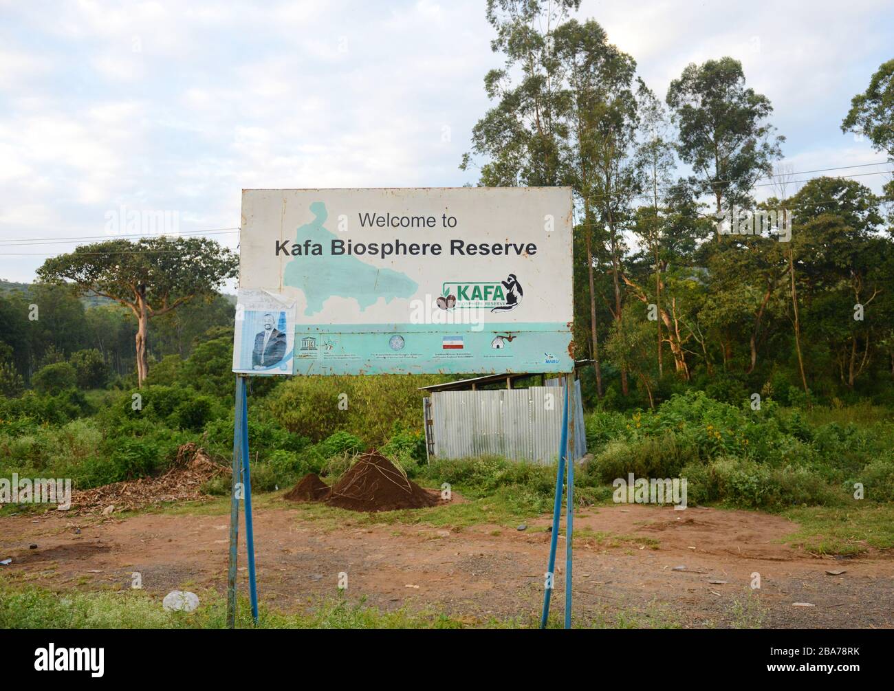 Una señal de bienvenida a la región de Kafa en Etiopía. Foto de stock