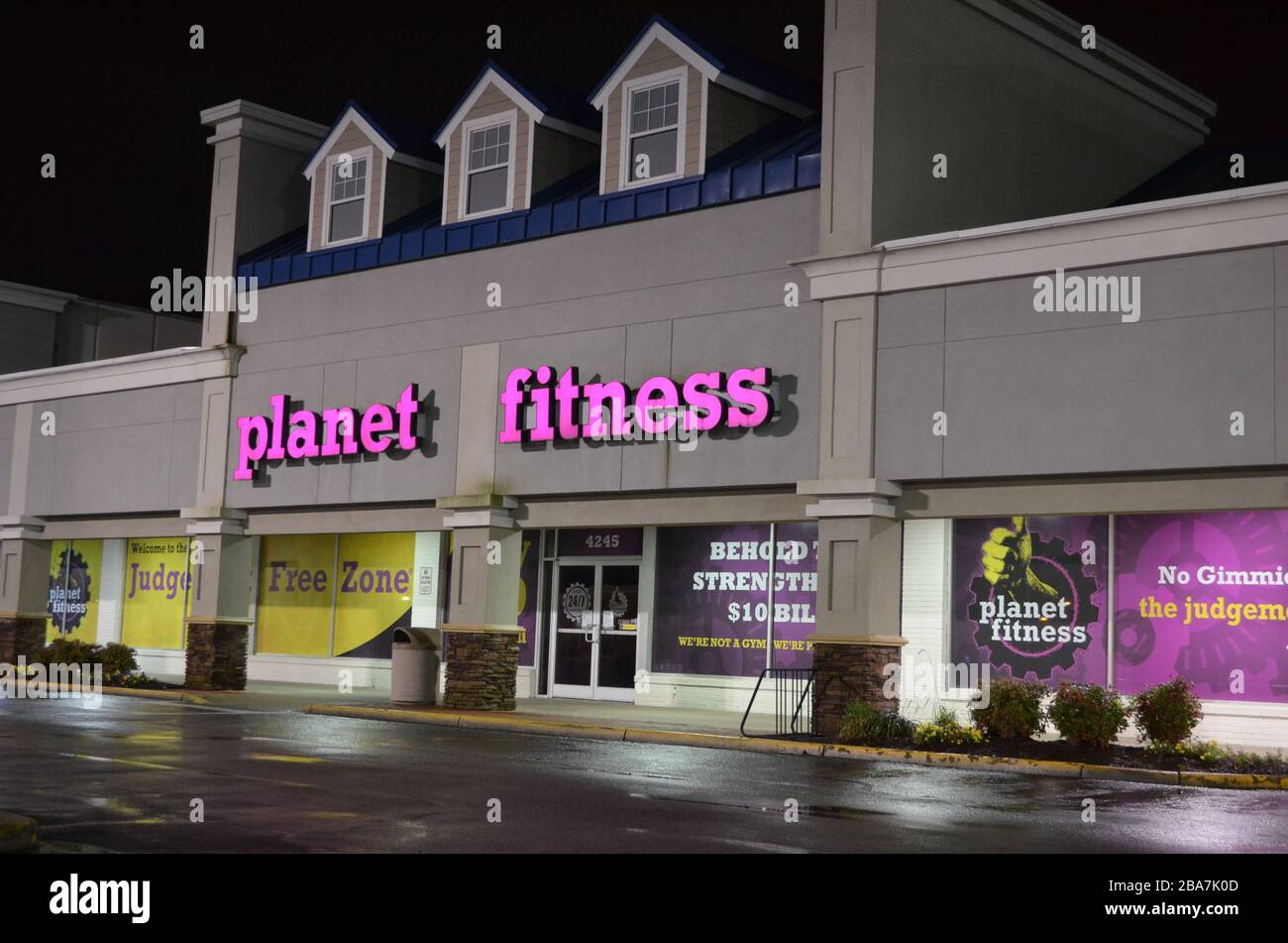 Gimnasio Planet Fitness cerrado por Coronavirus Fotografía de stock - Alamy