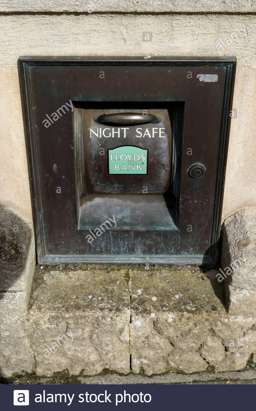 Caja Fuerte De Pared Imagenes De Stock Caja Fuerte De Pared