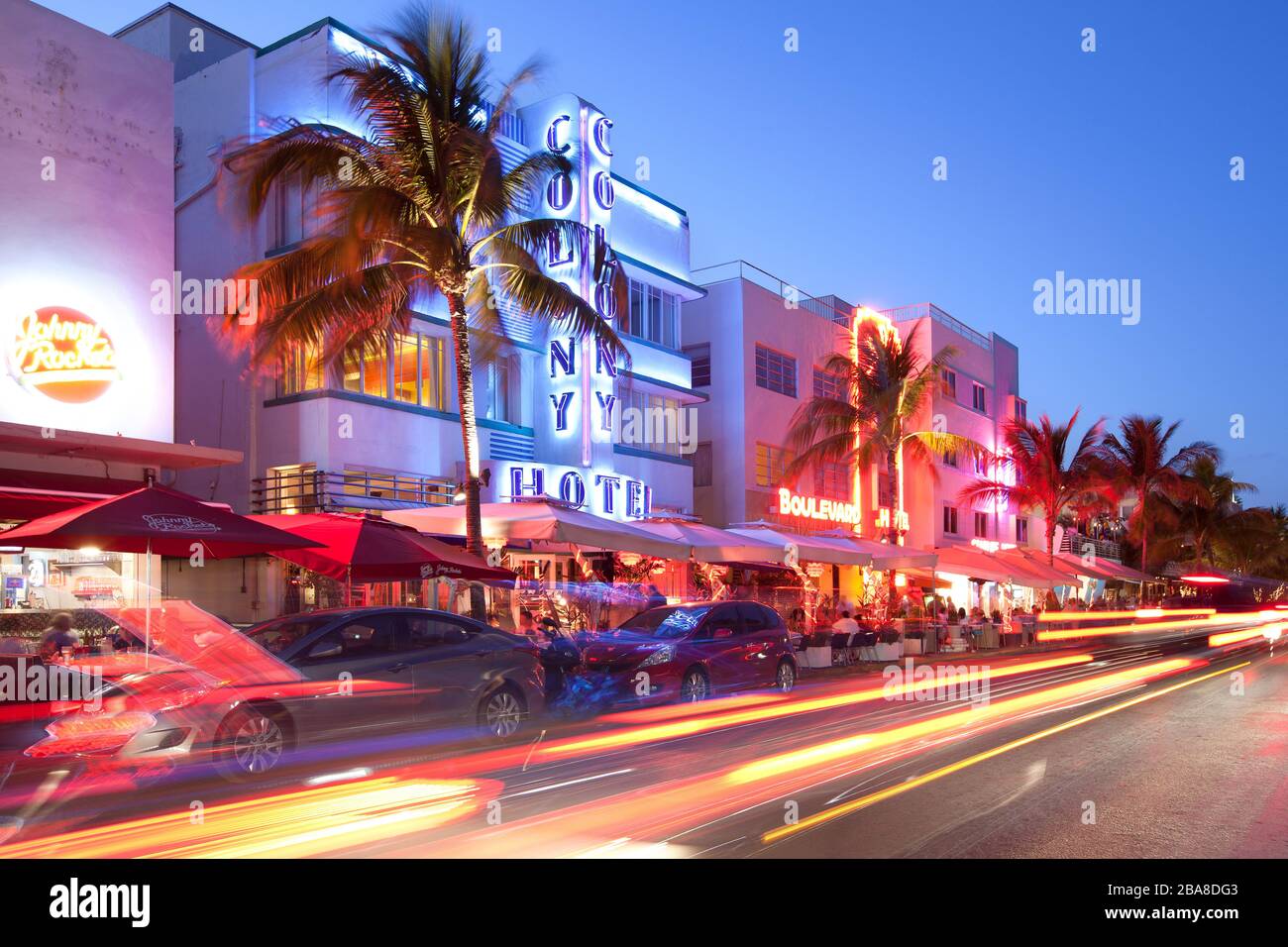 South Beach, Miami, Florida, Estados Unidos - Hoteles, bares y restaurantes en Ocean Drive en el famoso distrito Art Deco. Foto de stock