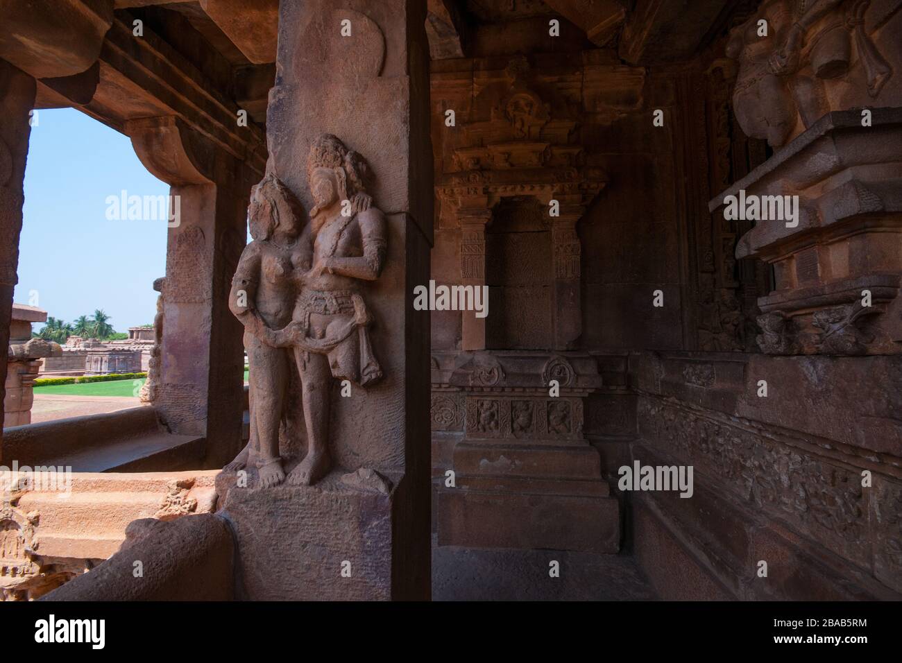 en el interior en durga mandir aihole karnataka india Foto de stock
