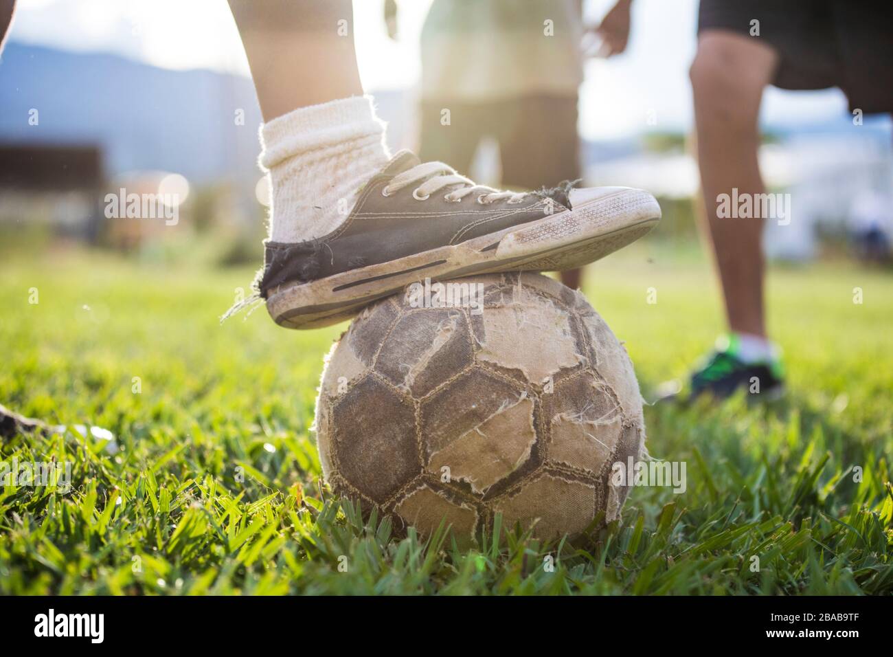 Soccer ball and cleats fotografías e imágenes de alta resolución