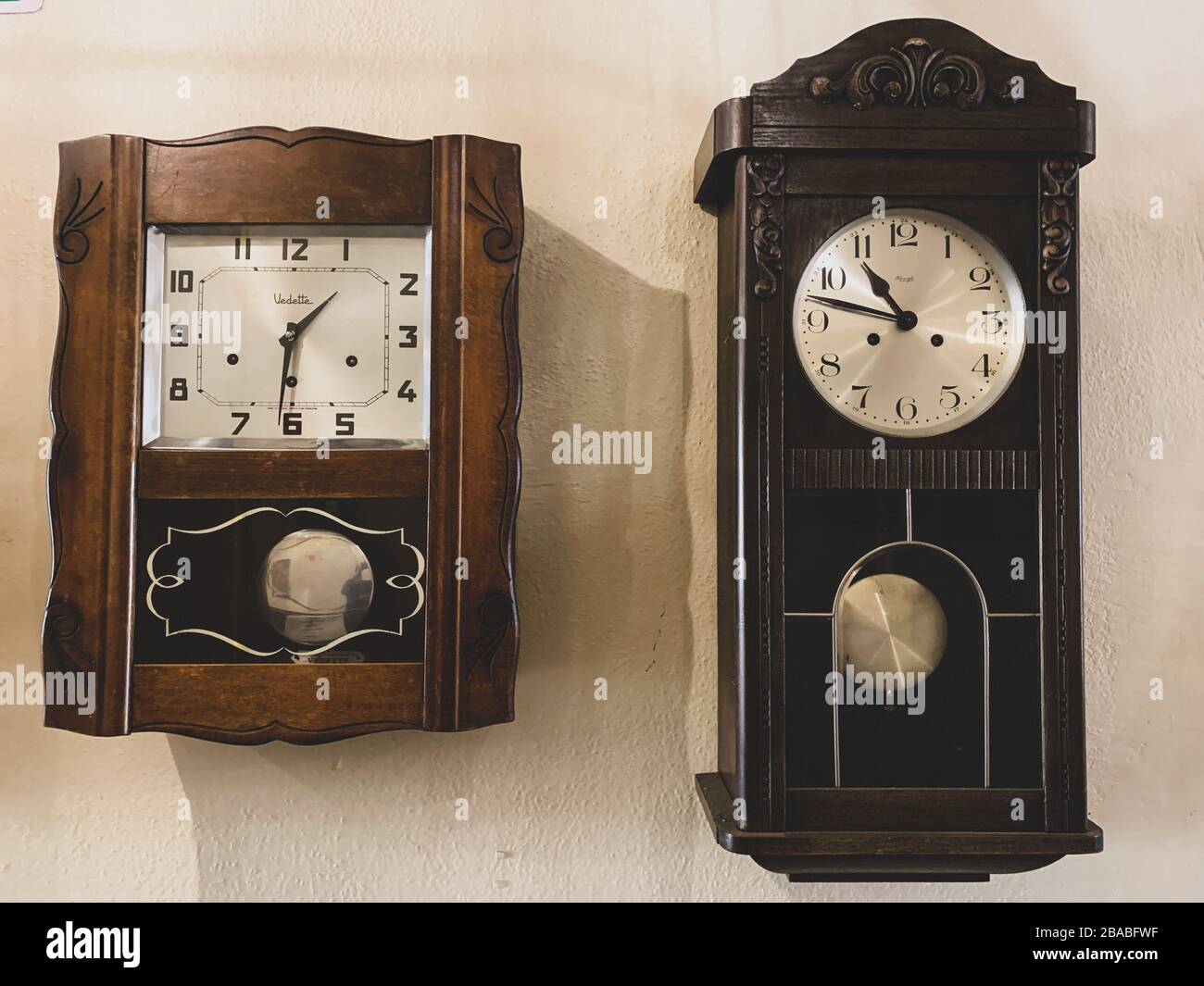 Reloj pendulo fotografías e imágenes de alta resolución - Alamy