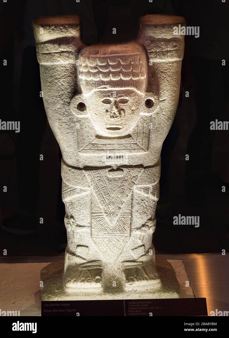 Figura antropomórfica maya atlante, Posclásico temprano. Museo Maya, Mérida, Yucatán, México. Foto de stock