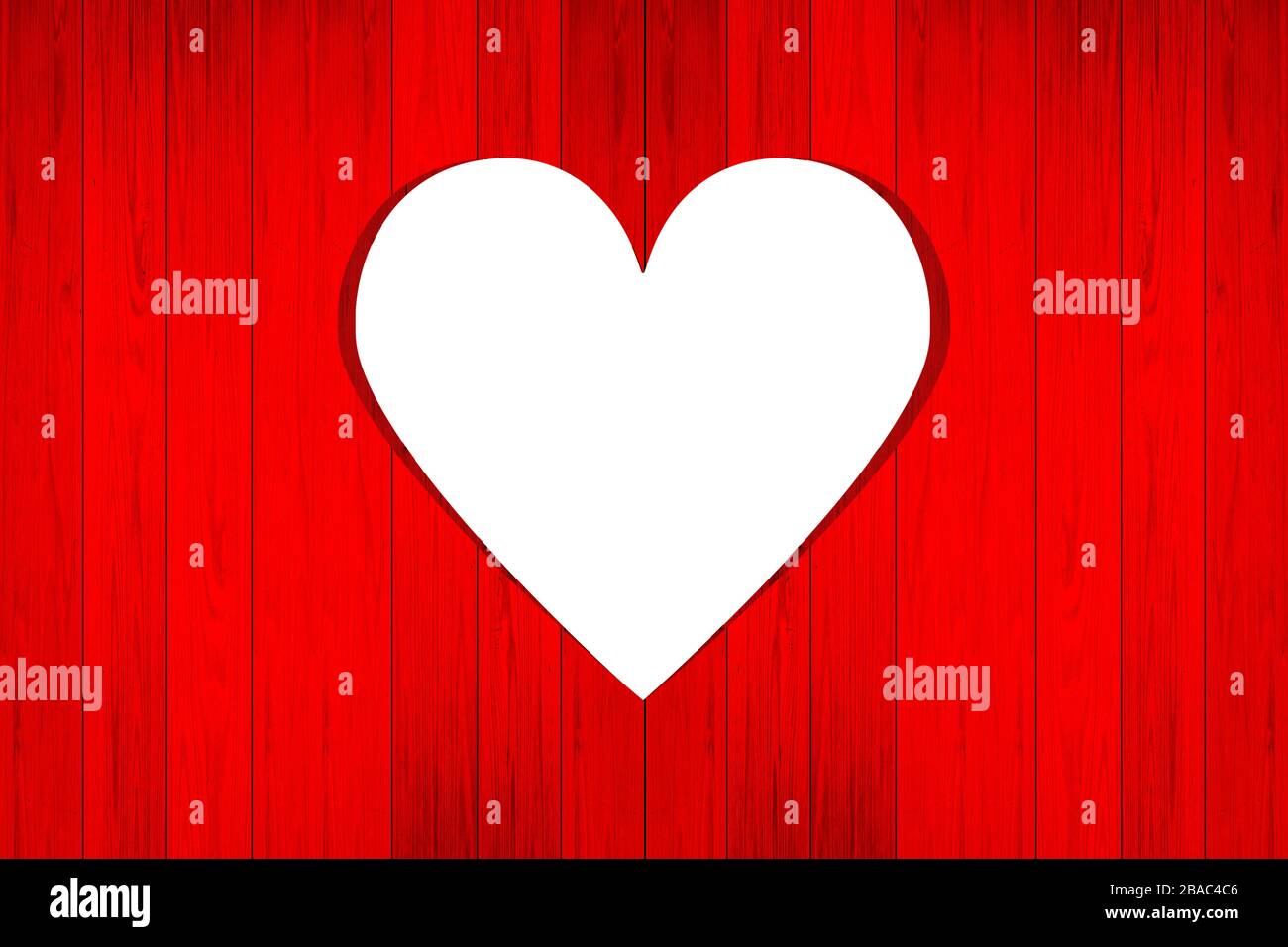 forma de corazón en el interior, fondo de madera rojo. concepto de día de san valentín. Foto de stock