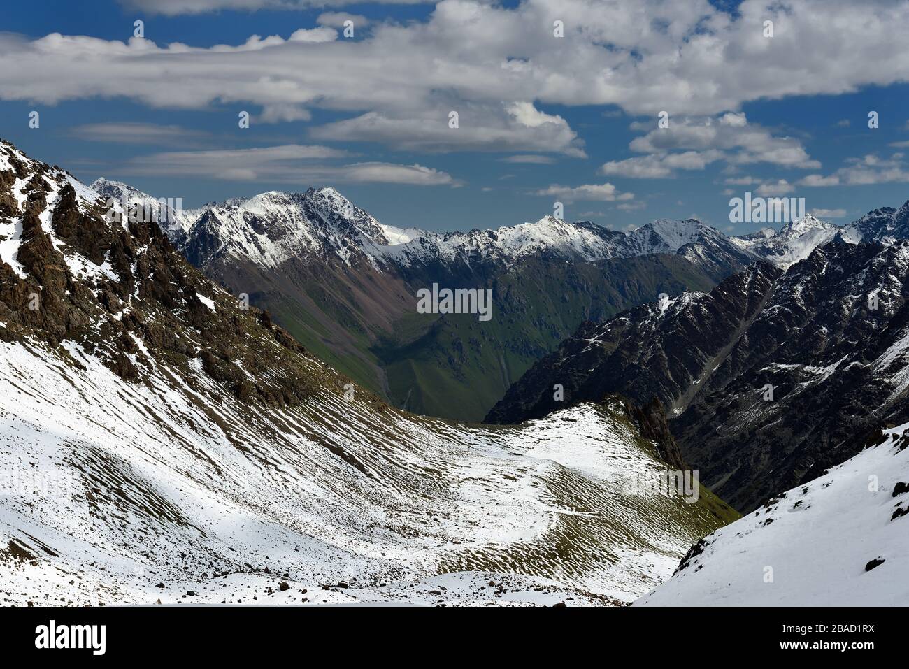 El paso Teleti 3800 m en la sierra de Terskey Alatau en las montañas Tian Shan. Kirguistán, Asia Central. Foto de stock