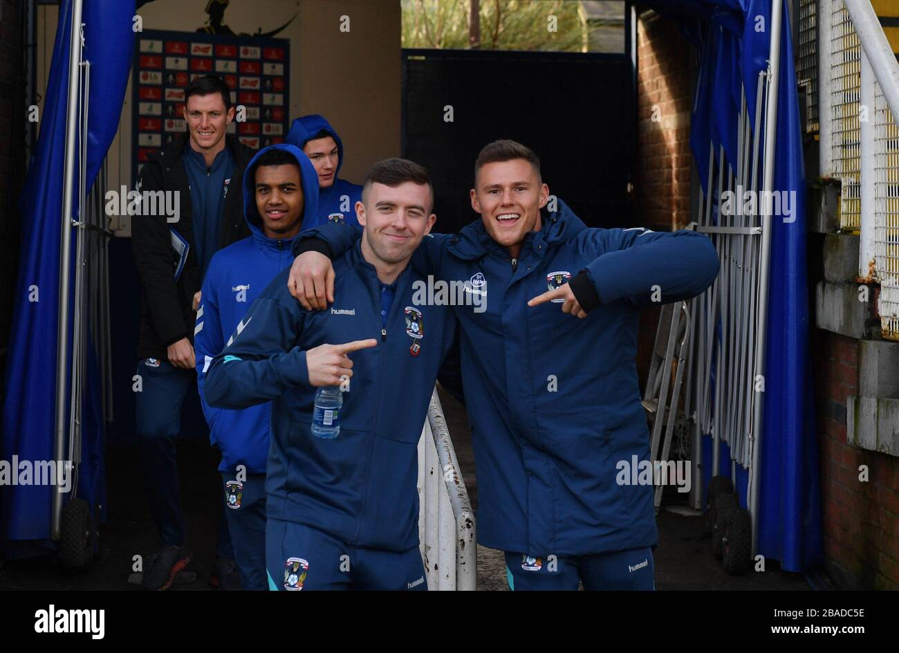 Los jugadores de Coventry City posan para una foto antes del juego Foto de stock