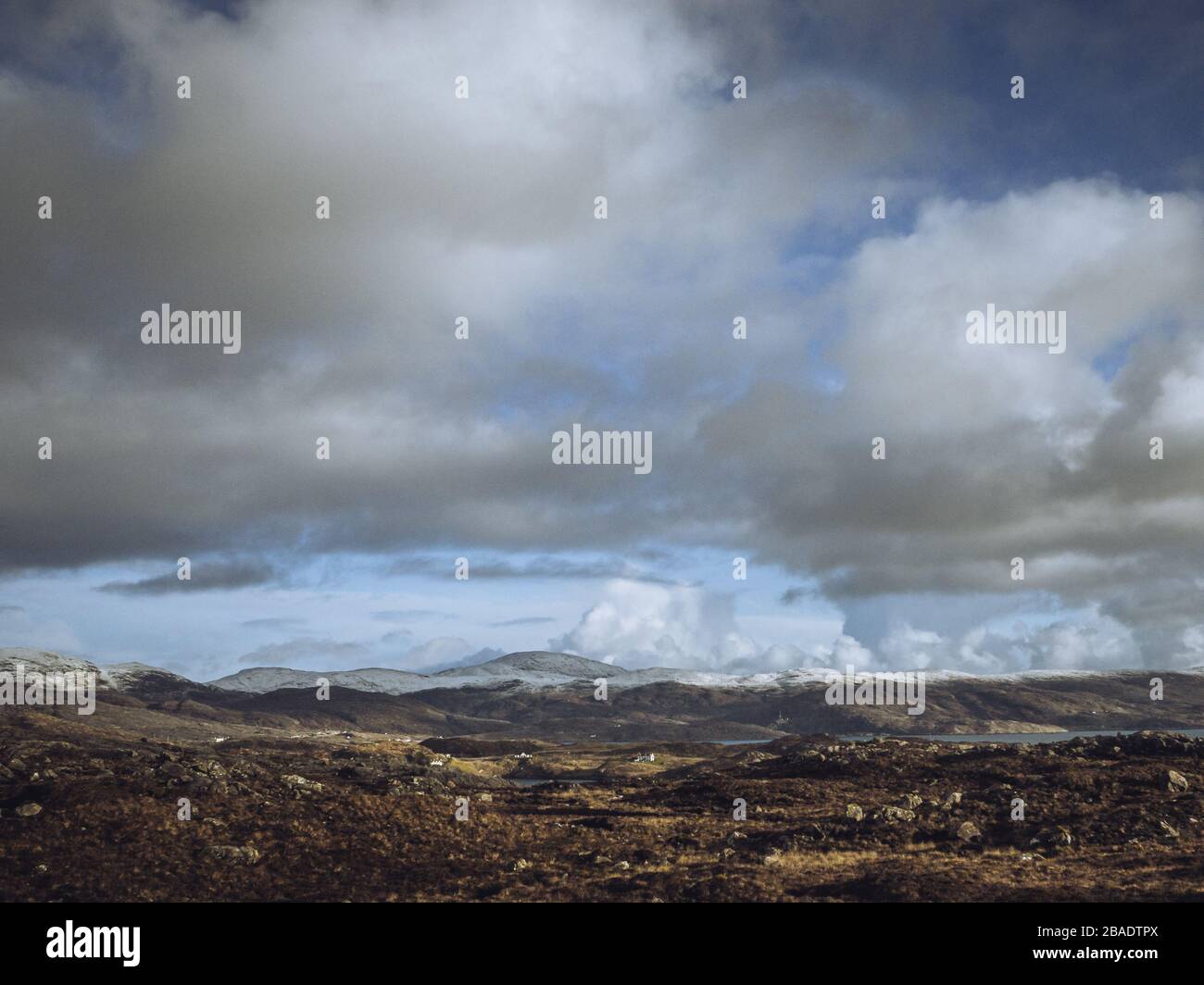 Picos nevados de la Isla de Harris, Hébridas exteriores, Escocia, Reino Unido Foto de stock