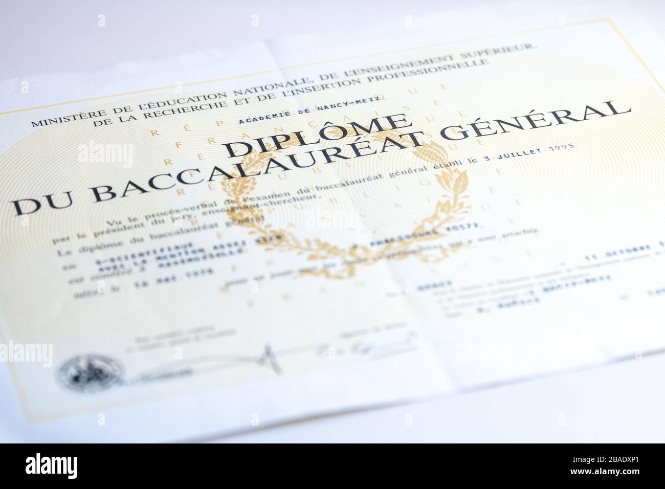 Certificado De Bachillerato En Mesa De Madera En Francia Fotografia De Stock Alamy