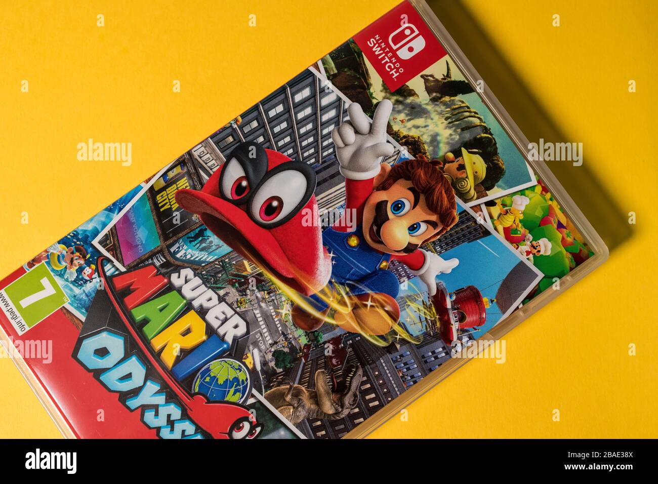 LONDRES - 12 DE MARZO de 2020: Super Mario Odyssey video juego al por menor  caja para Nintendo Switch Fotografía de stock - Alamy
