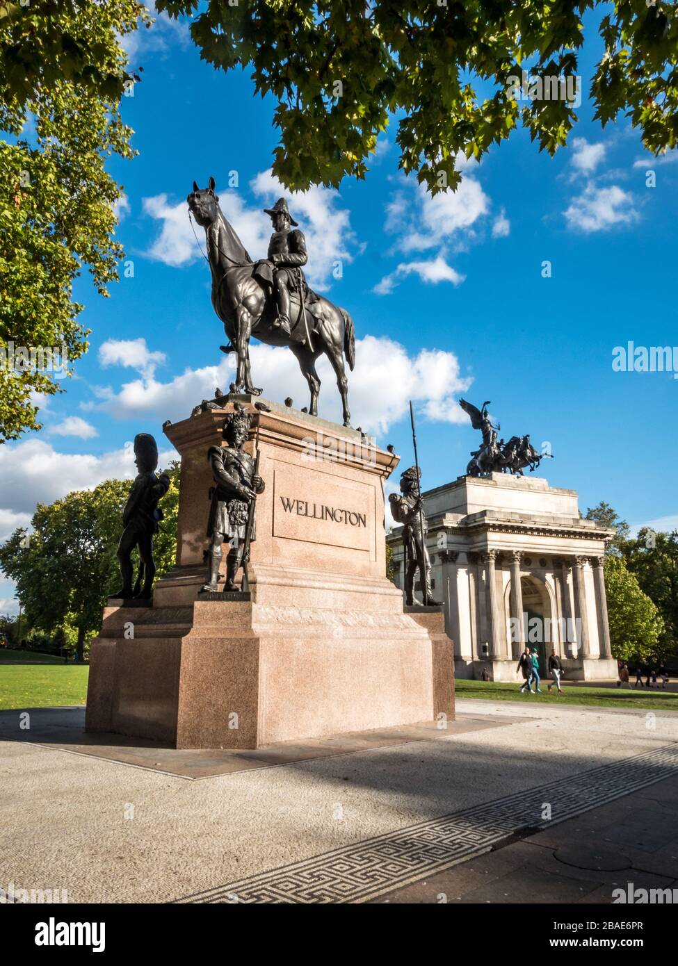 Estatua y Arco de Wellington, Hyde Park, Londres. Estatua del líder militar inglés del siglo XIX Arthur Wellesley, el primer Duque de Wellington. Foto de stock