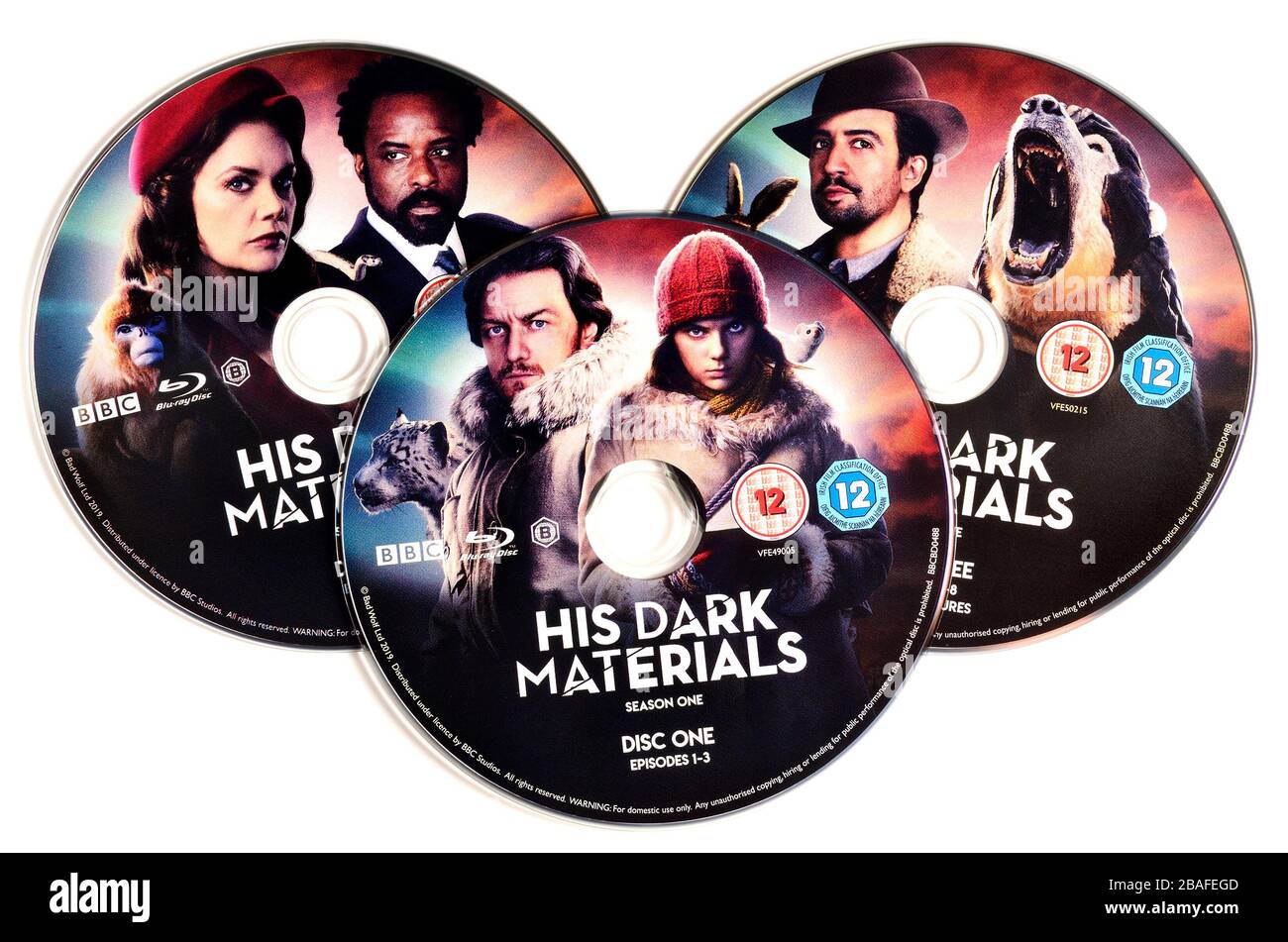 Sus DVD de Dark Materials (BBC), basados en los libros de Philip Pullman, mostrados en 2019 Foto de stock