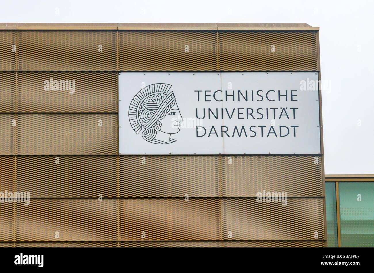 Edificio universitario con el logotipo de la Technische Universität Darmstadt (Universidad de Tecnología). Darmstadt, Alemania. Foto de stock