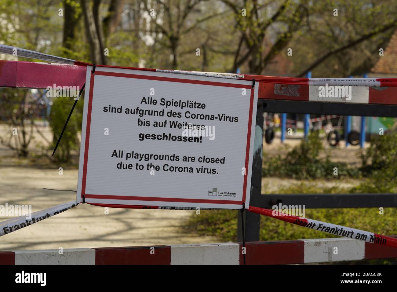 Cerrado Playgrounds en Frankfurt Alemania debido a Covid-19 Foto de stock