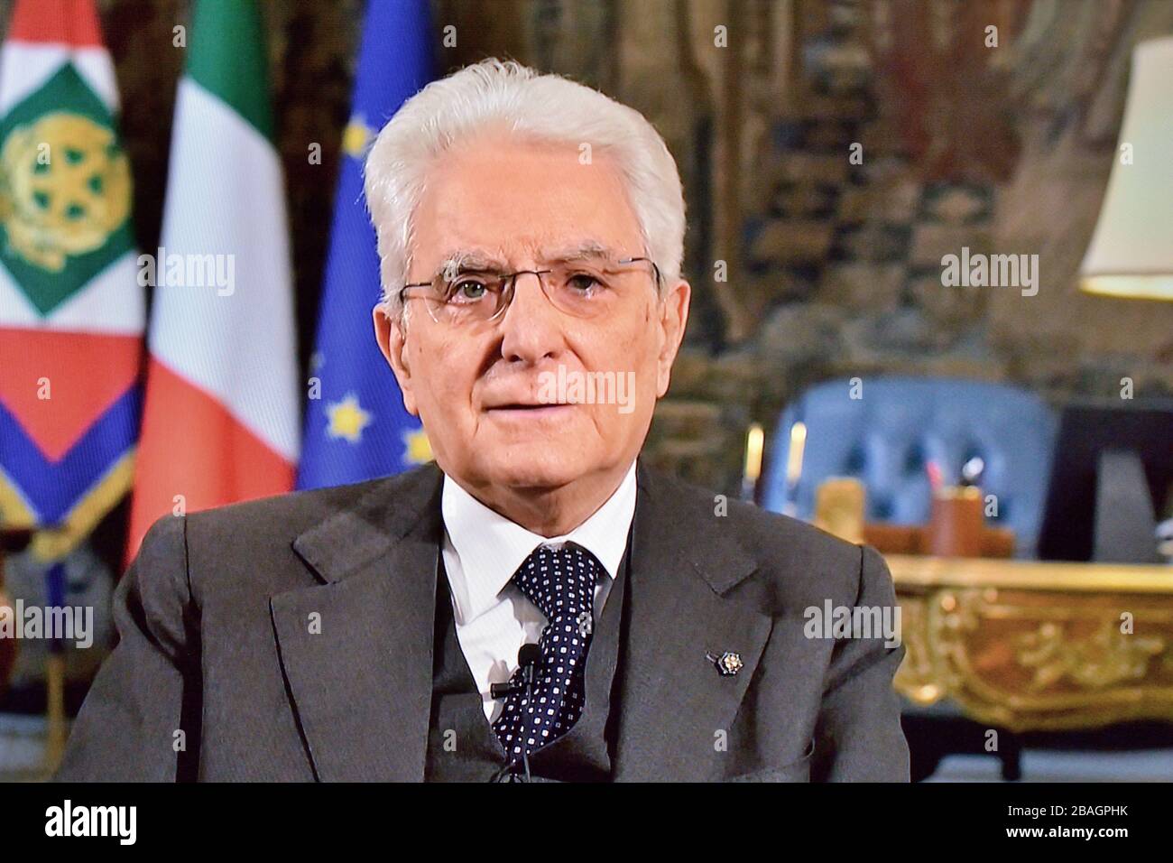 El presidente de Italia de la República Italiana Sergio Mattarella discurso por el virus de la corona pandémica Covid 19 - Marzo 27 2020 Foto de stock