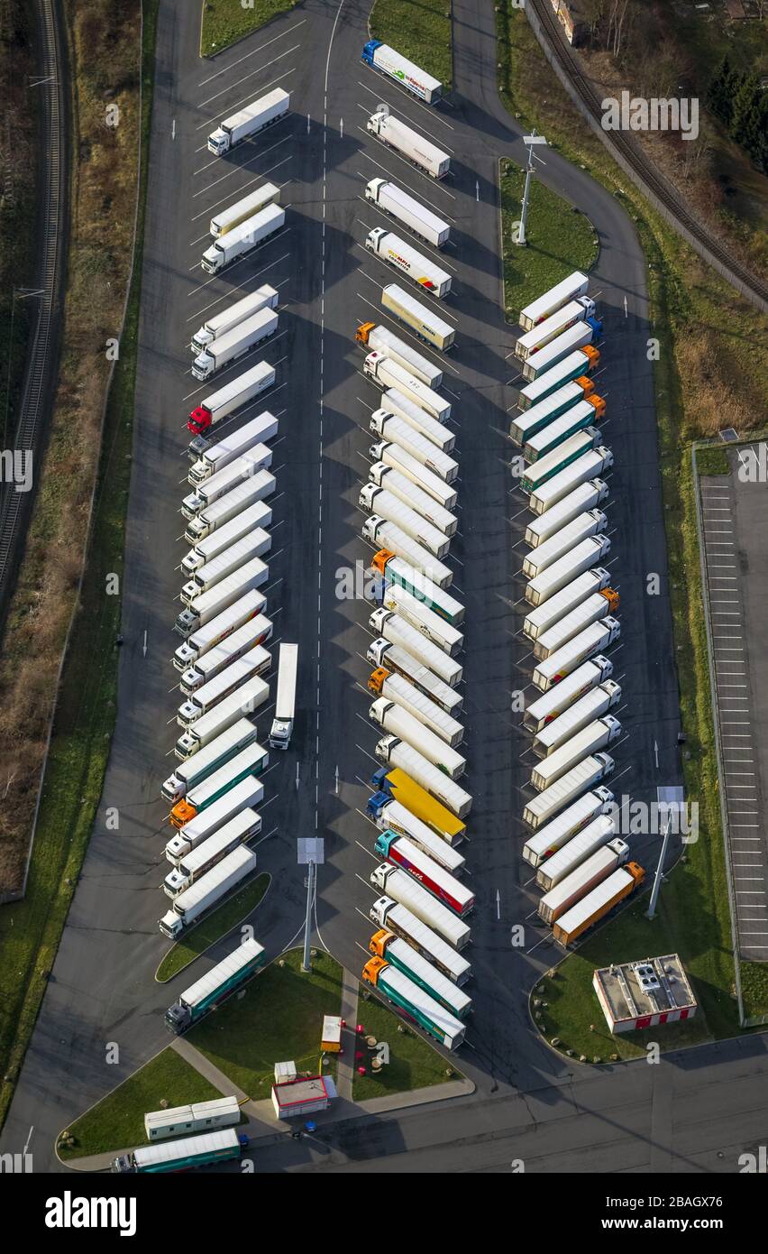 Estacionamiento para camiones en Kaufland Logistik Dortmund-Eving, 19.01.2014, vista aérea, Alemania, Renania del Norte-Westfalia, Ruhr Area, Dortmund Foto de stock