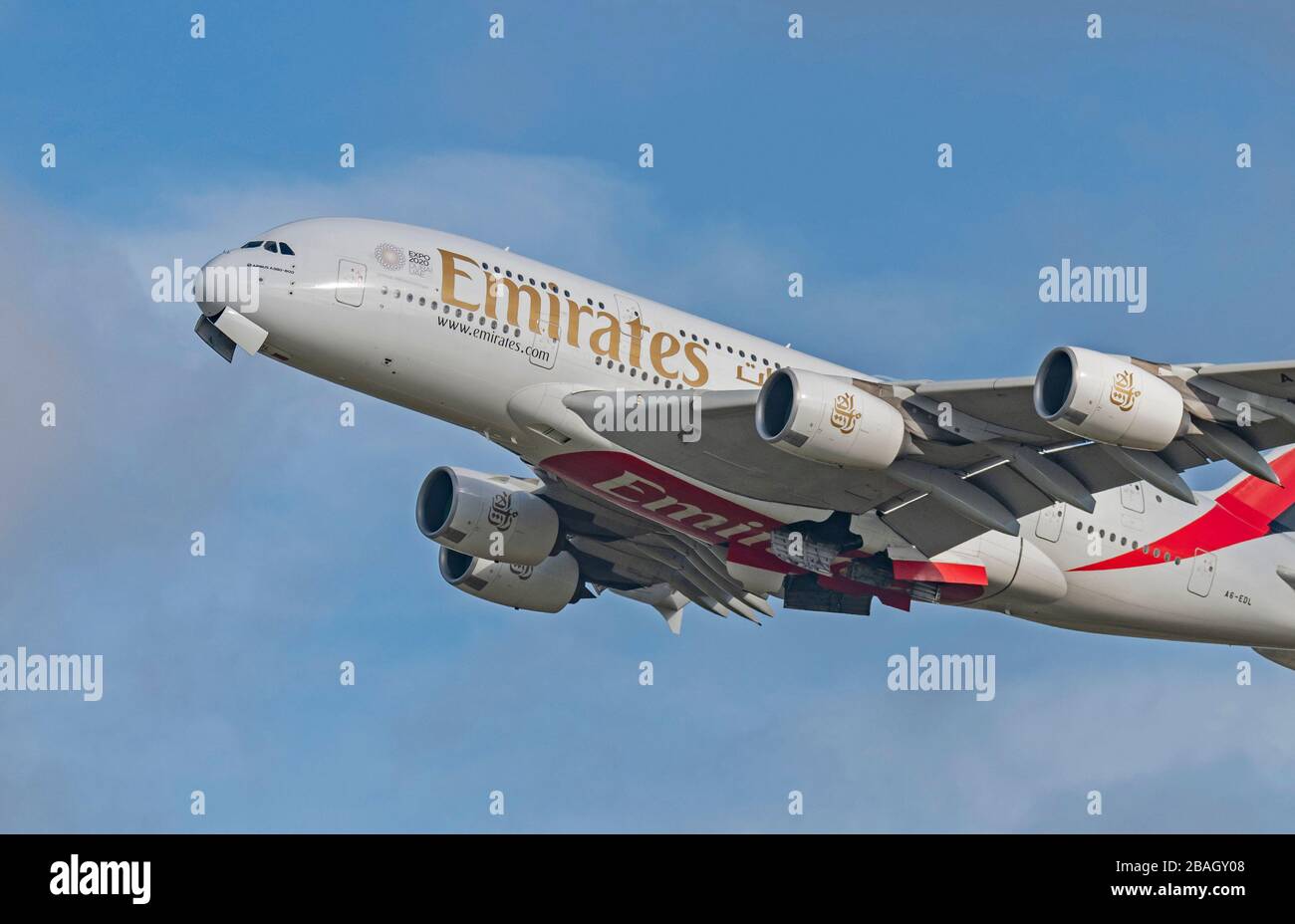 Emiratos Airbus A380 A6-EDL con salida desde el aeropuerto de Manchester Foto de stock