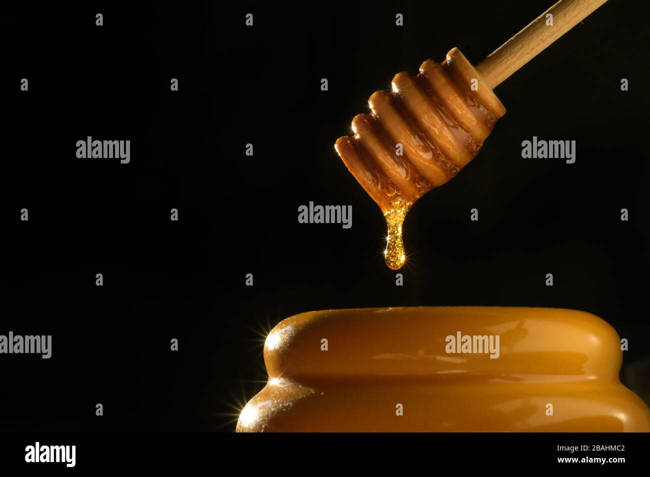 Fotografía de pote de miel de secado sabroso - Imágenes de alimentos de bajo valor - Fotos de alimentos de alta calidad - Fotografía de productos Foto de stock