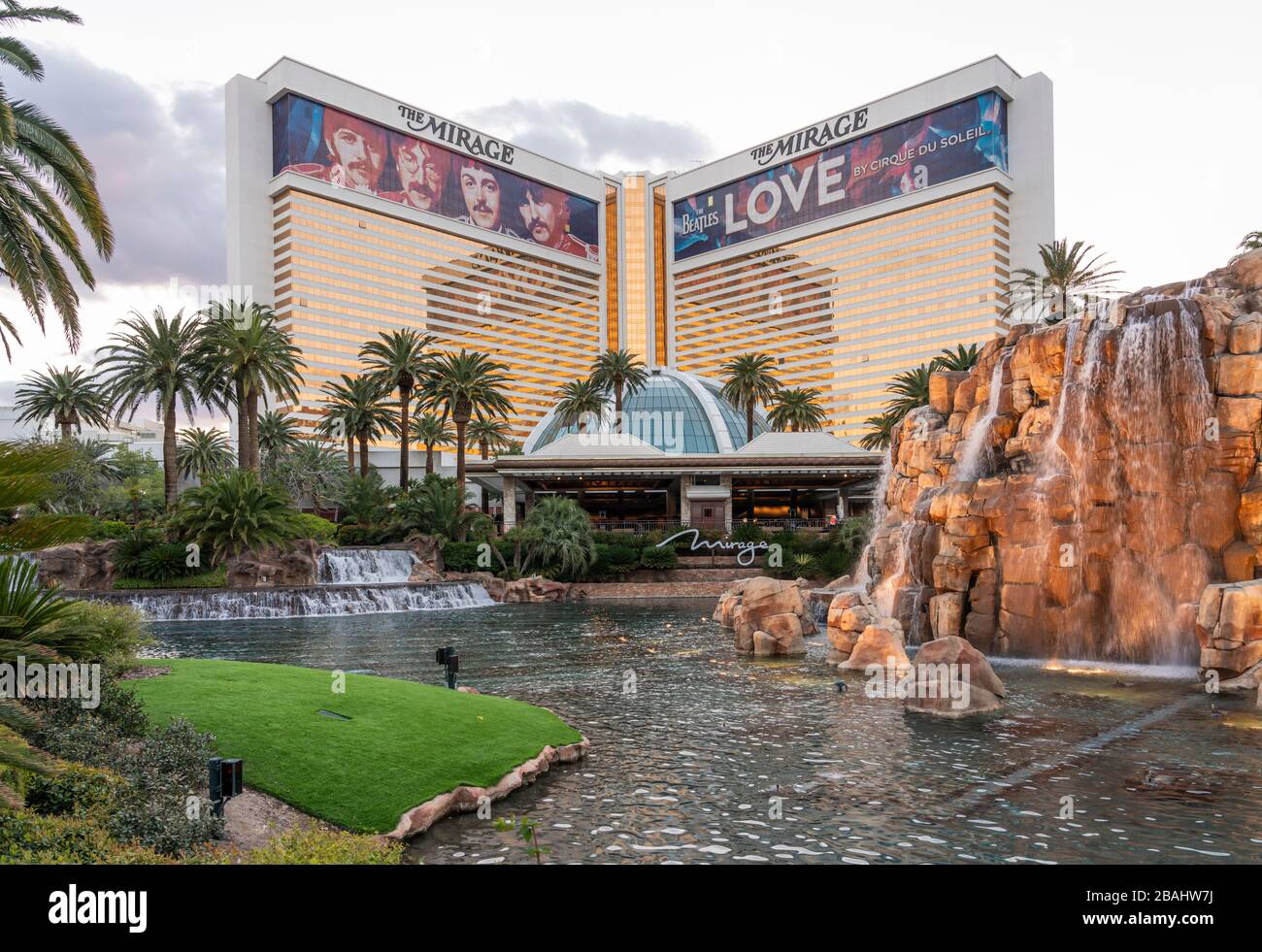 El Mirage Hotel and Casino Complex a lo largo del Strip en las Vegas,  Nevada, Estados Unidos Fotografía de stock - Alamy