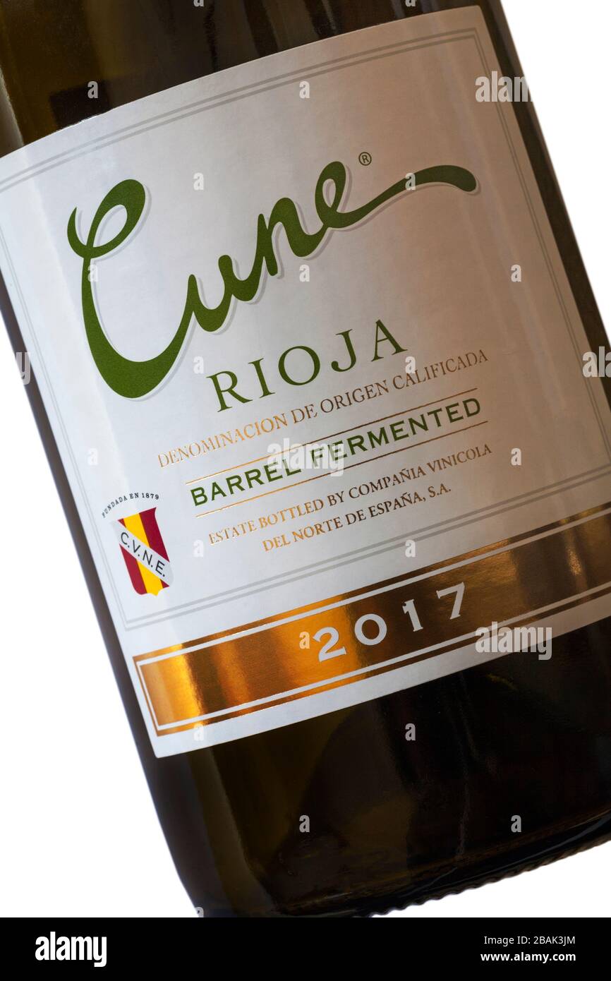 Etiqueta en botella de Cune Rioja de vino blanco - producto de España,  español Fotografía de stock - Alamy