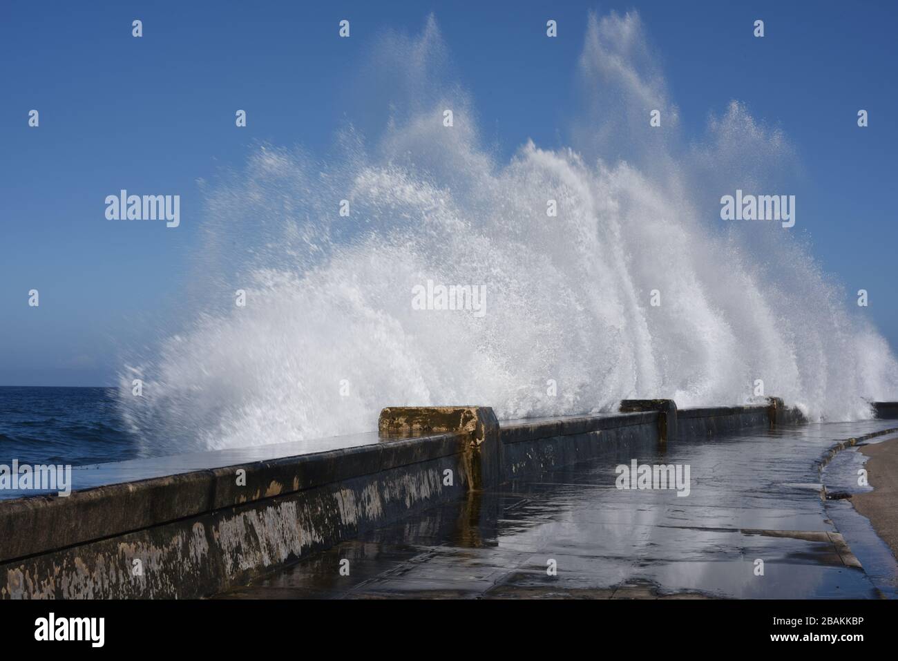 Paseo marítimo, pared, mar, 2014, Cuba Foto de stock
