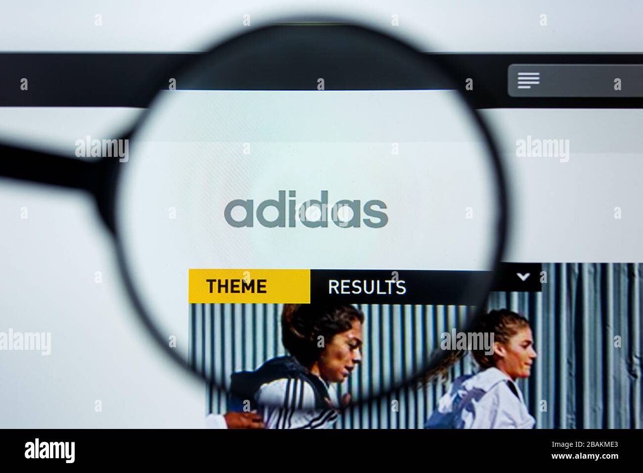 Insatisfactorio estoy de acuerdo con Dibuja una imagen Los Angeles, California, EE.UU. - 12 Junio 2019: Editorial ilustrativa de  la página web de Adidas. Logotipo de adidas visible en la pantalla  Fotografía de stock - Alamy