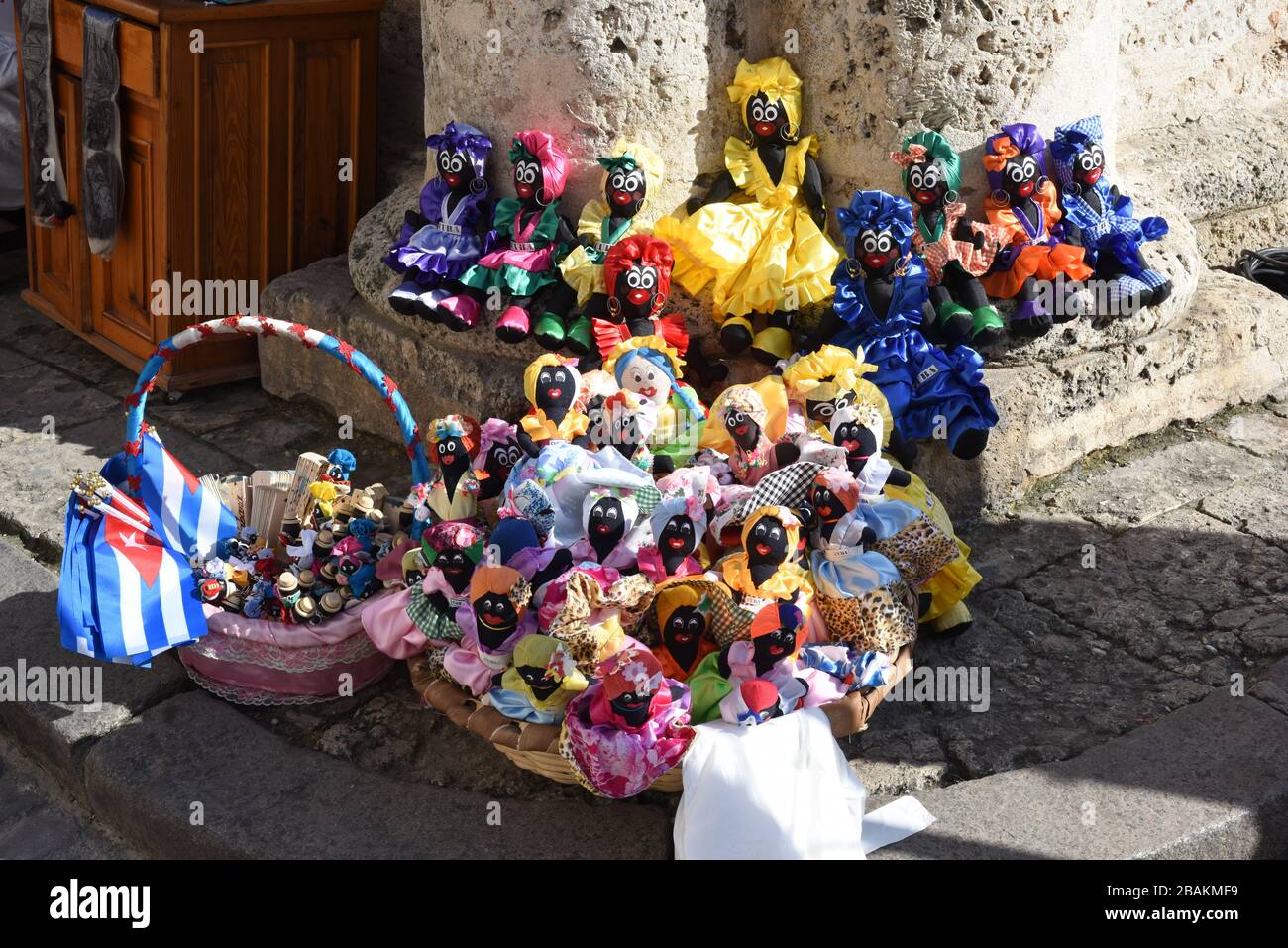 Artesanía, muñecas, comercio, calle, 2014, Cuba Foto de stock