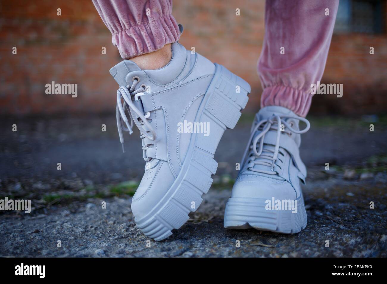 Tendencias De Zapatos Fotos e Imágenes de stock - Página 4 - Alamy