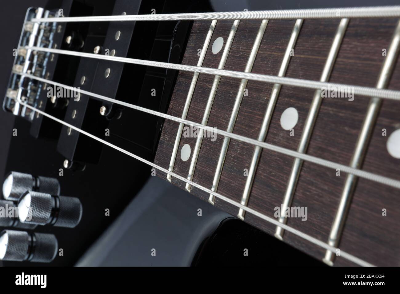 Bajos guitarra cuello pickup puente volumen potes enfoque selectivo Foto de stock