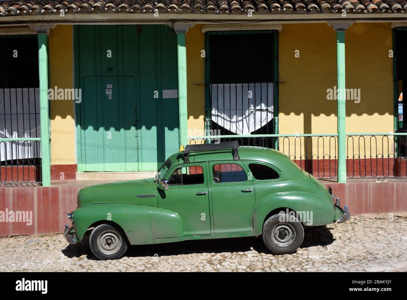 Coche, arquitectura, casas, 2014, Cuba Foto de stock
