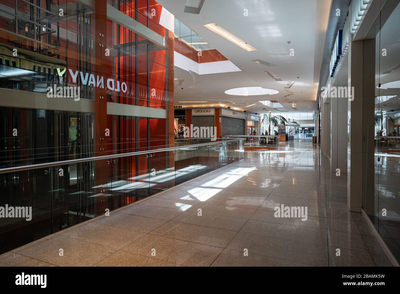 Centro comercial delta ciudad fotografías e imágenes de alta resolución