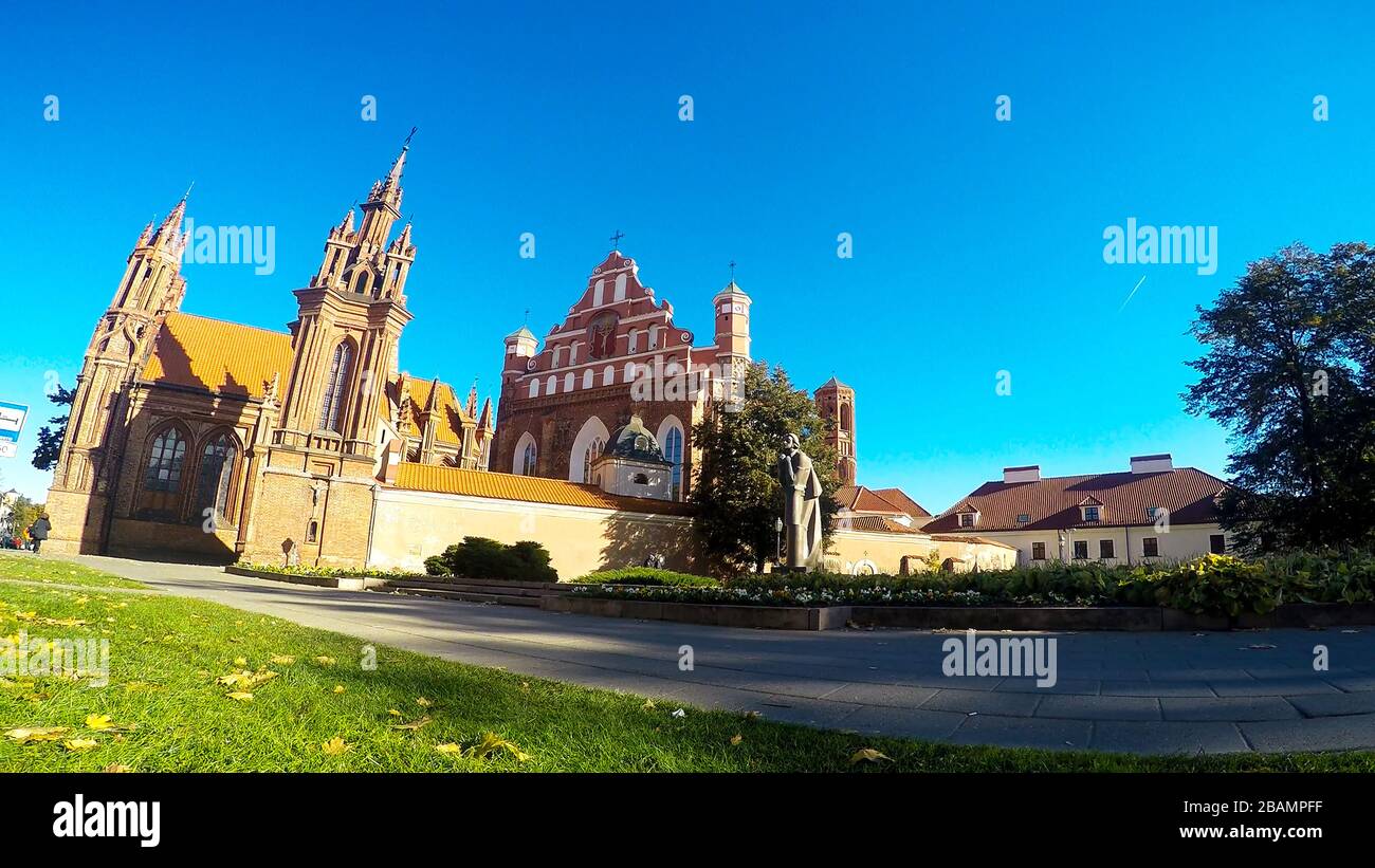 Iglesia de San Annes en Vilnius, Lituania Foto de stock