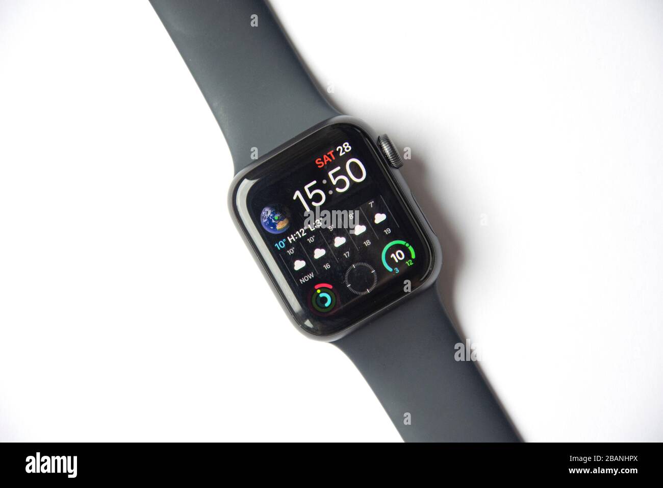 Apple Watch Series 5, Ashford, Surrey, Inglaterra, Reino Unido Fotografía  de stock - Alamy