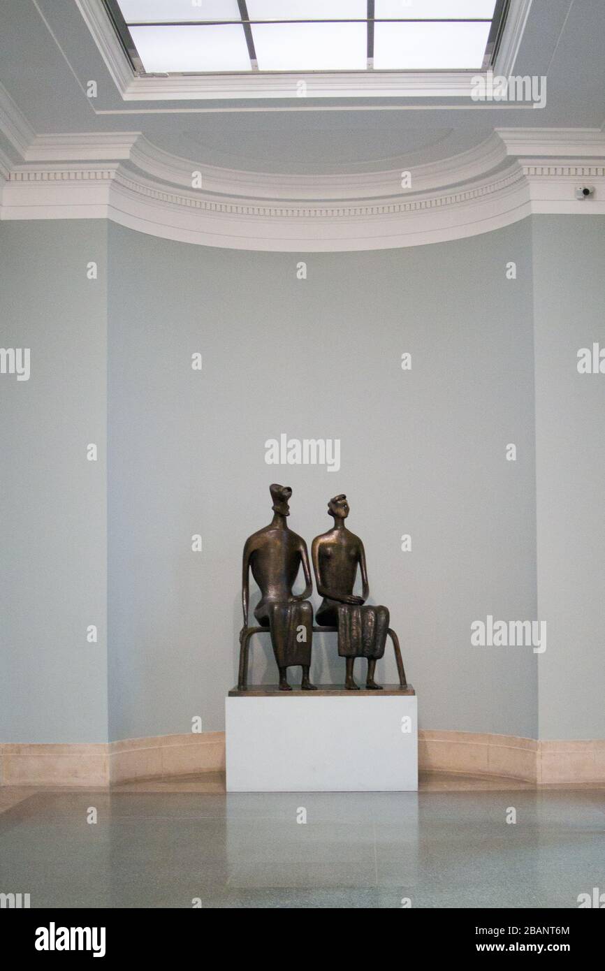 Rey y Reina, escultura,1952–3, elenco 1957 Henry Moore - Tate Britain Foto de stock