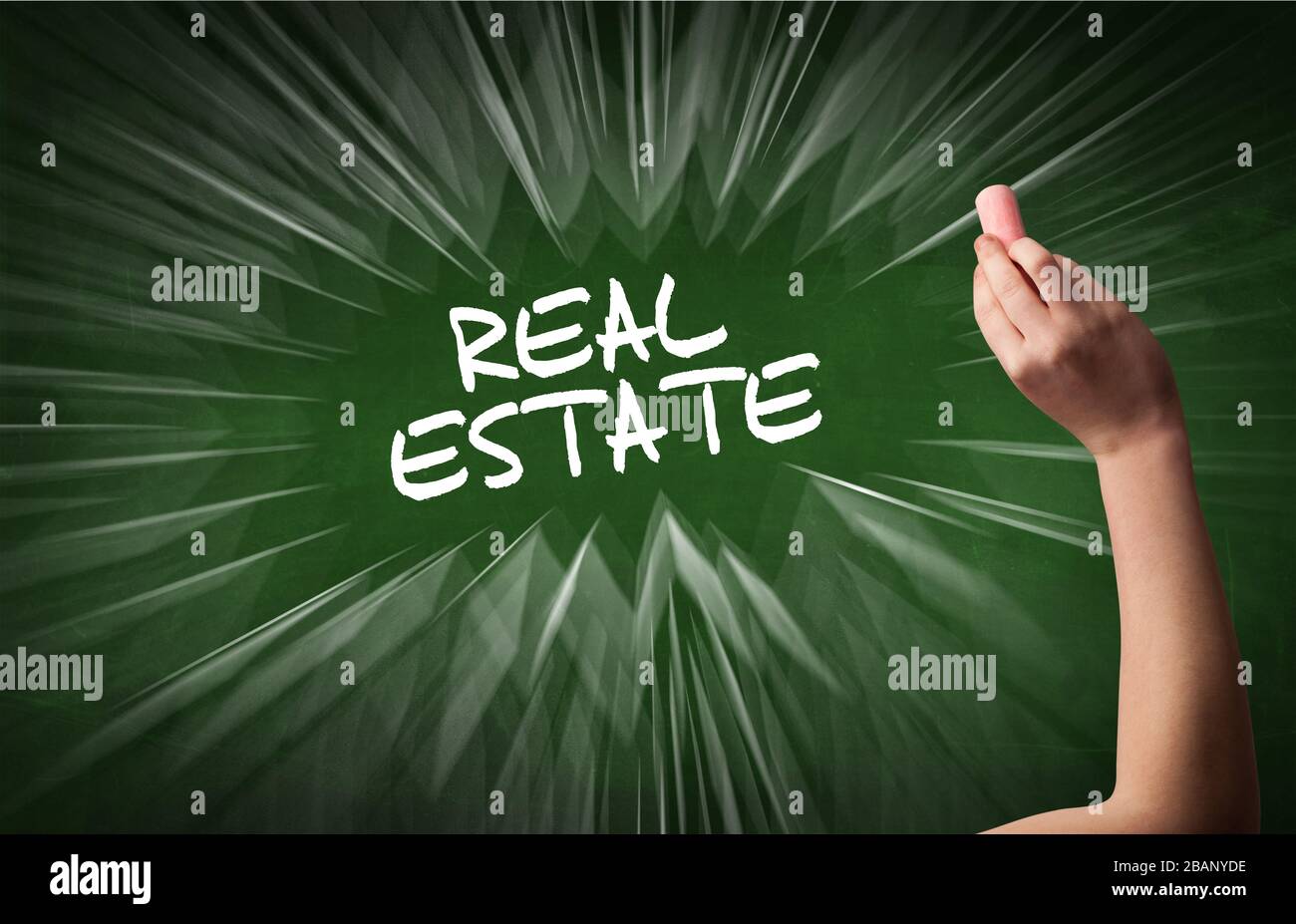 Dibujo a mano alzada, REAL ESTATE inscripción con tiza blanca sobre la