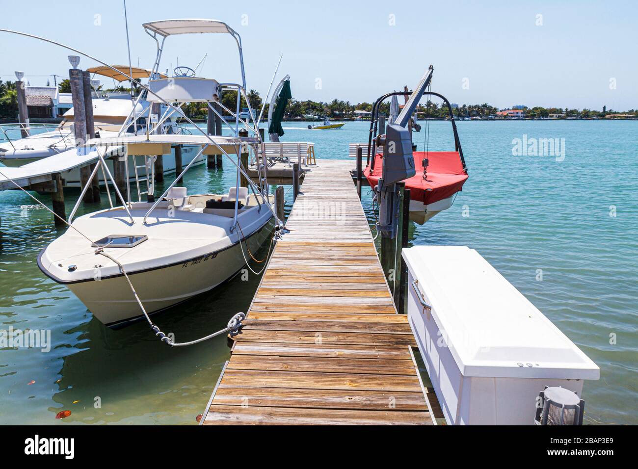 Miami Beach Florida,Normandy Shores,Biscayne Bay water,dock,barco,visitantes viaje recorrido turístico turismo puntos de referencia cultura cultural,va Foto de stock